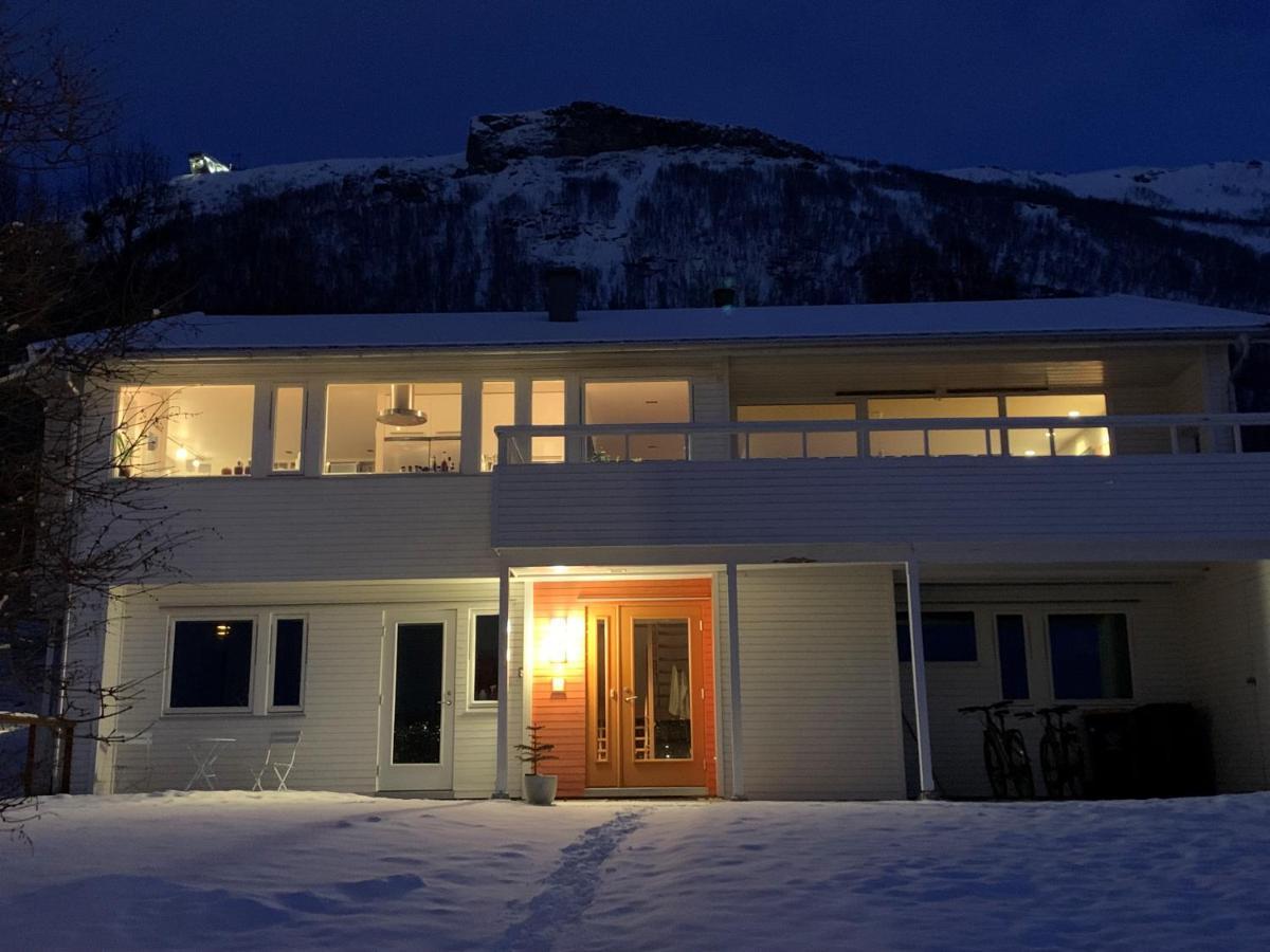 Villa Top View Тромсьо Екстериор снимка